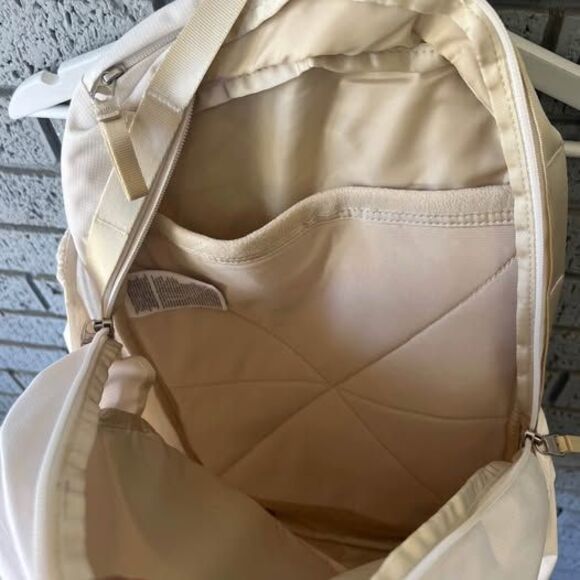 NWT North Face Isabella 3.0 Backpack - Picture 9 of 9